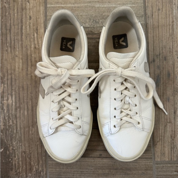 Veja Campo Sneakers Women’s size 7 (38) - Picture 4 of 11